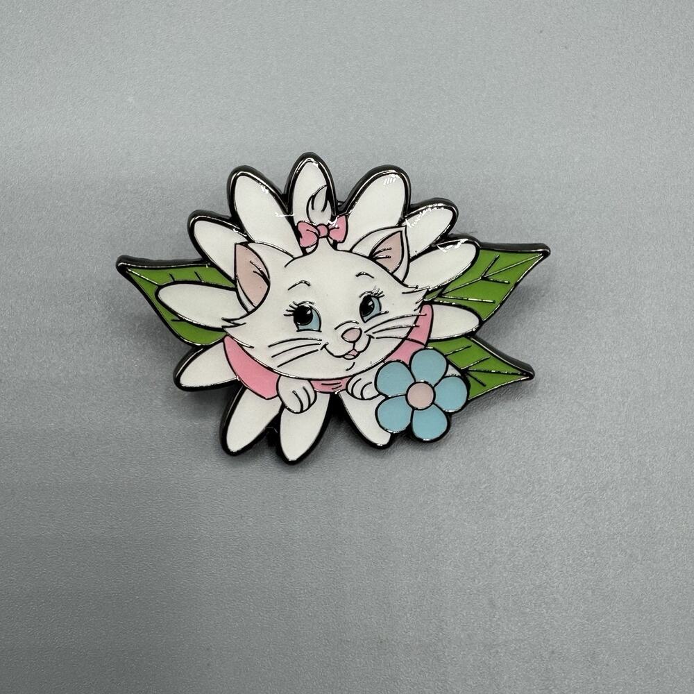 Loungefly Disney Aristocats MARIE Floral Blind Box Enamel Pin New Open Box
